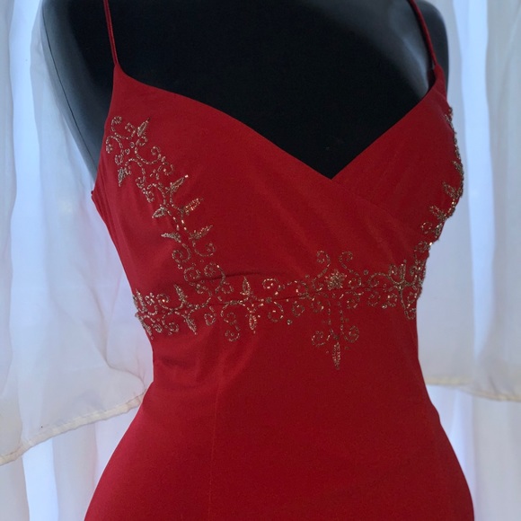 Red formal gown - Picture 3 of 4